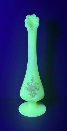 Vtg fenton uranium custard - uranium,